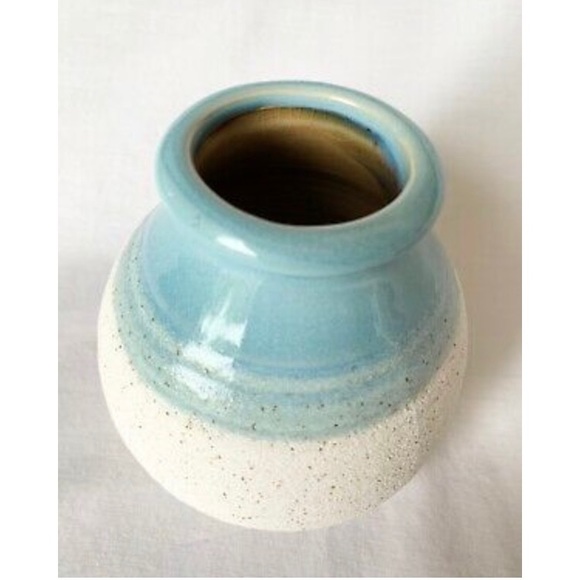 Rustic minimalist speckled egg small ceramic vase - Picture 3 of 12